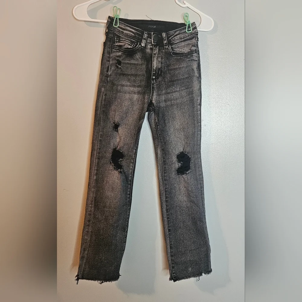 ❤️Joe's  Jean Size 8 Distressed Cut-off 🩷‎